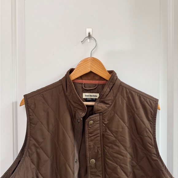 Brown Quilted Vest with Classic Diamond Pattern - Picture 2 of 4